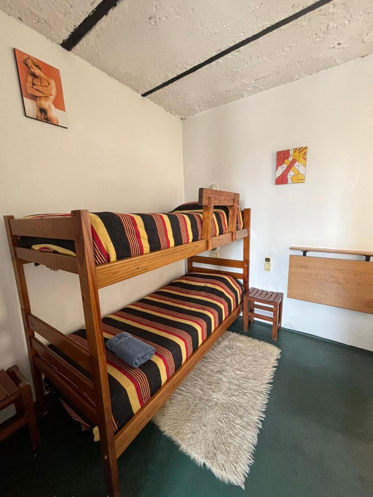Bed op een Mannenslaapzaal