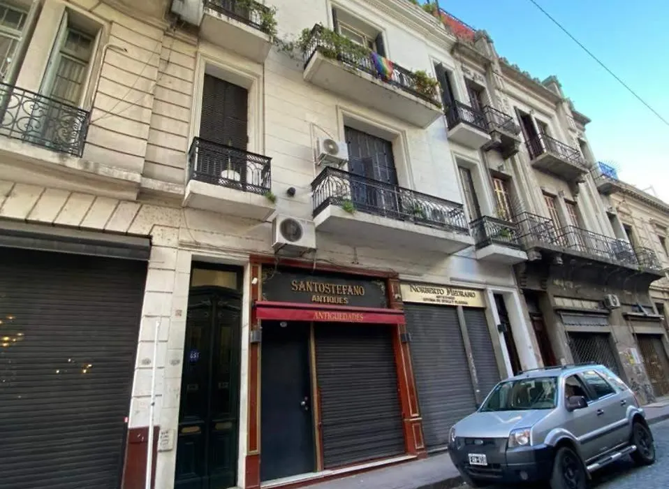 Lgy Bed & Breakfast Only Men-Solo Hombres-1